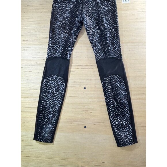 Nike women's size Medium Dri-fit leggings with drawstring and small pocket in th - Picture 2 of 14